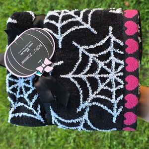 Betsey Johnson Halloween Hot Pink Black Towel Spiderwebs Hearts 🕸 💕 2PC Set